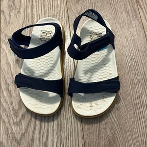 Native kids sandals size C11